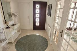 Large House With Swimming Pool