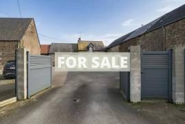 Detached Country House with Outbuildings