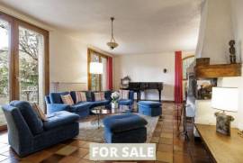 Detached Country House with Mature Gardens