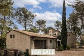 Detached Country House with Mature Gardens