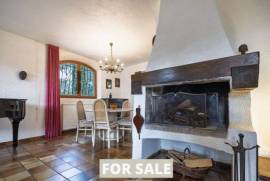 Detached Country House with Mature Gardens