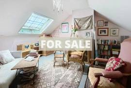 Detached Country House with Landscaped Garden