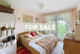 Detached Country House with Landscaped Garden