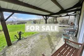 Detached Country House with Landscaped Garden