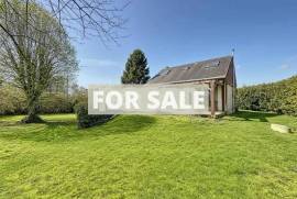 Detached Country House with Landscaped Garden