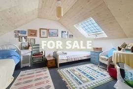 Detached Country House with Landscaped Garden