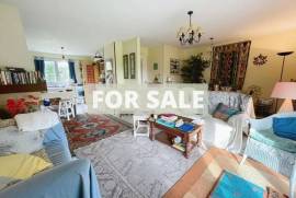 Detached Country House with Landscaped Garden