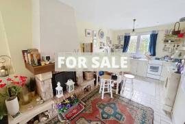 Detached Country House with Landscaped Garden