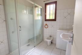 Single Storey Villa With Garden