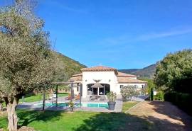 Superb High-end Single Storey Villa And Independent Guest Cottage