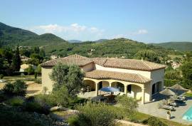 Superb High-end Single Storey Villa And Independent Guest Cottage