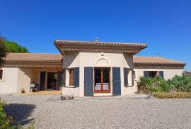 Charming Single Storey Villa With Swimming Pool