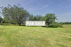 Detached Country House with Landscaped Garden