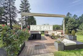 Detached Country House with Landscaped Garden