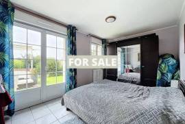 Detached Country House with Landscaped Garden