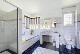 Detached Country House with Landscaped Garden