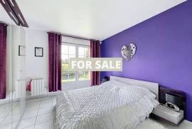 Detached Country House with Landscaped Garden