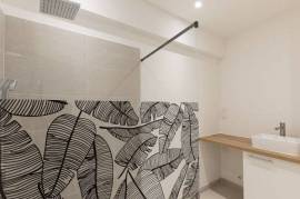 Apartment in Building with Concierge