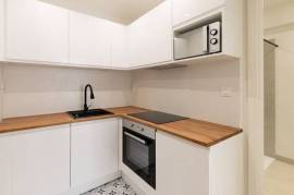 Apartment in Building with Concierge