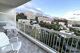 Apartment with Balconies and Sea View
