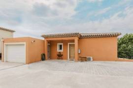 Stunning Detached House with Swimming Pool Stunning Detached House with Swimming Pool