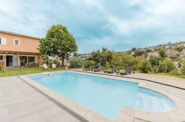 Stunning Detached House with Swimming Pool Stunning Detached House with Swimming Pool