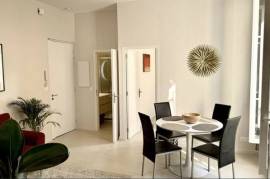 Lovely Apartment in Delightful Building