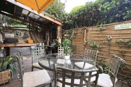 Beautiful Apartment with Outside Space