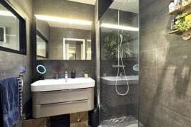 Beautiful Apartment with Outside Space