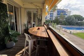 Beautiful Apartment with Outside Space