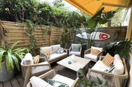 Beautiful Apartment with Outside Space