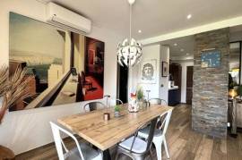 Beautiful Apartment with Outside Space