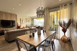 Beautiful Apartment with Outside Space