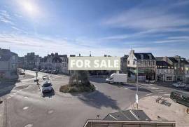 Town House in Good Order in Coastal Resort