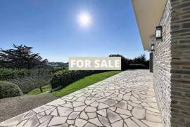 Detached Villa with Swimming Pool and Sea View