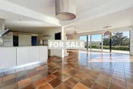 Detached Villa with Swimming Pool and Sea View