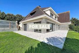 Detached Villa with Swimming Pool and Sea View