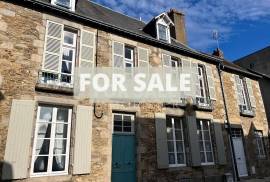 Town House with Delightful Interiors