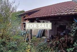 Property with Several Outbuildings to Renovate