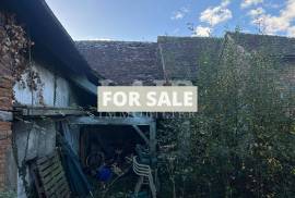 Property with Several Outbuildings to Renovate