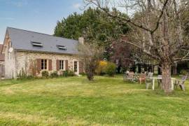 Detached Country House with Outbuildings