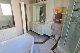 Villa With Garden, Swimming Pool And Independent Studio