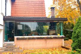 Detached house for rent in Riga, 400.00m2