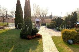 Detached house for rent in Riga, 400.00m2