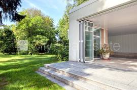 Detached house for rent in Jurmala, 400.00m2