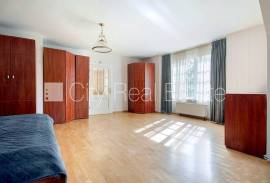 Detached house for rent in Jurmala, 400.00m2