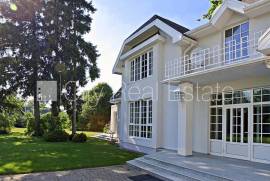 Detached house for rent in Jurmala, 400.00m2