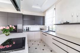 Detached house for rent in Riga district, 580.00m2