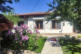 Charming 3-Bedroom House with nice Garden and Pool