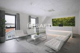 Plateau de bureaux lumineux 180 m² – Ascenseur – Parking clients